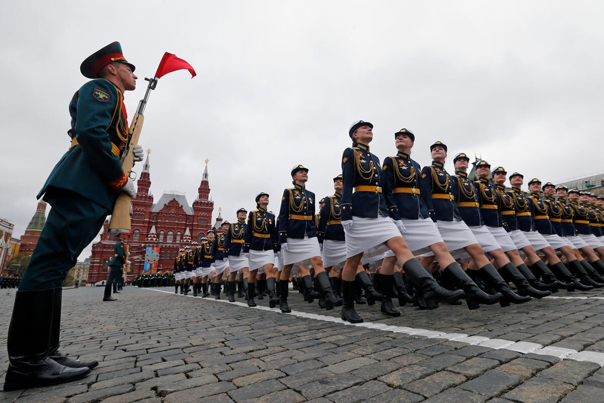 парад 23 февраля в москве