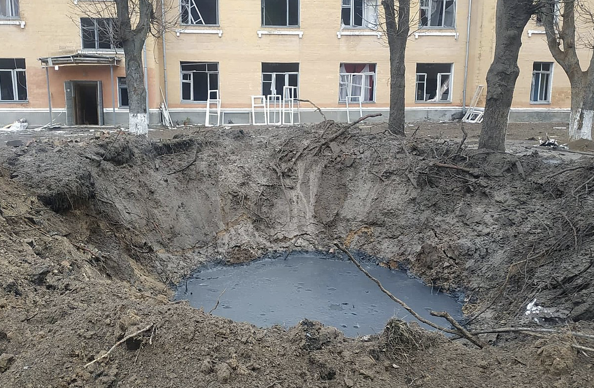 Как выглядит воронка от ракеты. 