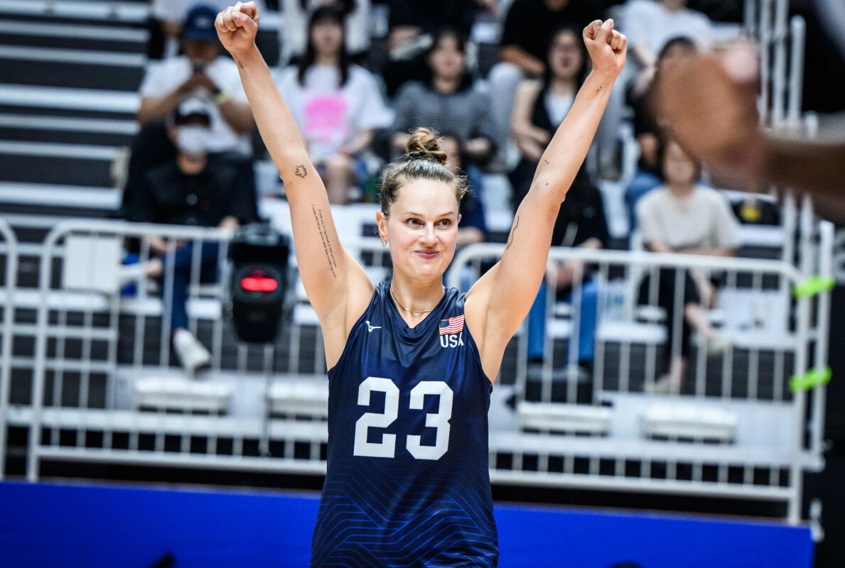 Келси Робинсон со сборной трижды выигрывала турниры Лиги наций. Она также становилась победителем Олимпиады и чемпионкой мира.