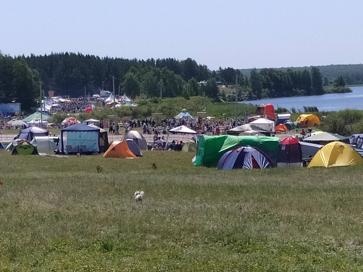Фото автора. Палаточный городок, где гости живут все фестивальные дни