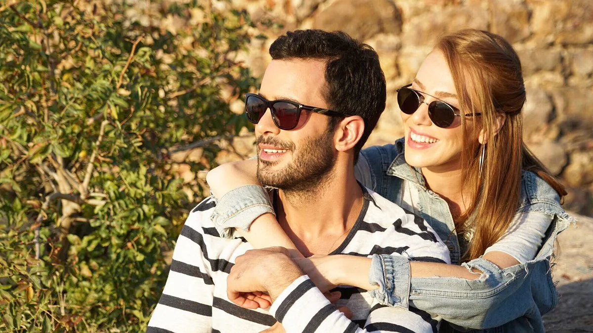 Барыш Ардуч и Эльчин Сонгу в полнометражном фильме о любви "Время счастья"