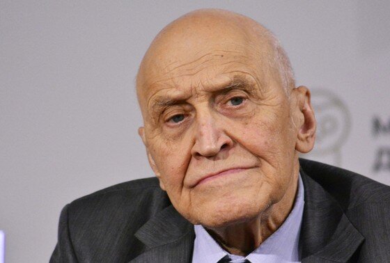    Телеведущий Николай Дроздов