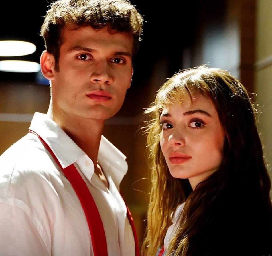 Рабиа Сойтюрк и Джанер Топчу в сериале «Услышь меня»