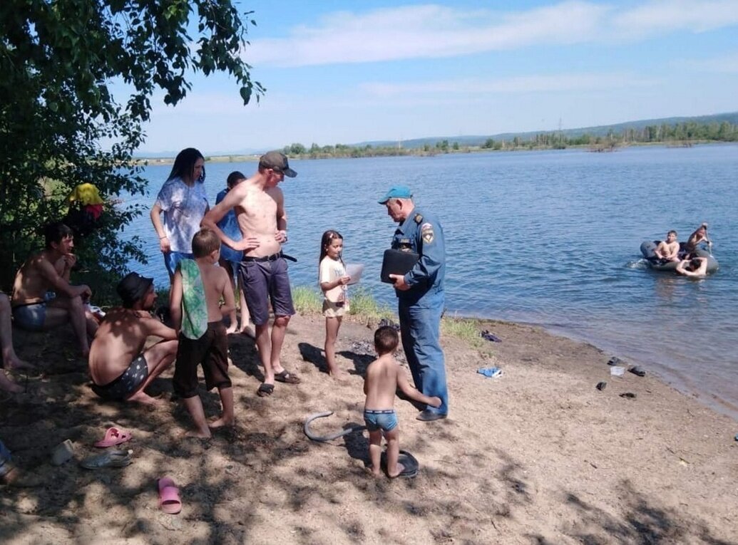 Купание без воды. Купание в озере. Лето купание. Карьера купаться. Купается искупался.