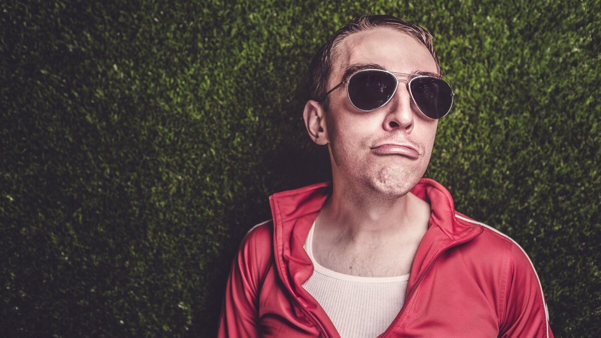     Житель Уссурийска не устоял перед соблазнами кофейного аппарата. Дело в том, что кофе там оплачивается, а вот сиропы и корица — бесплатные и наливаются каждым покупателем «по вкусу».