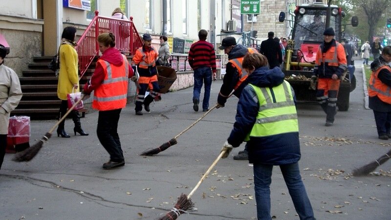     Правительство предложило увеличить минимальную оплату труда на 18,5% со следующего года. Ее в России получают около 5 миллионов человек. Есть опасность, что часть малоквалифицированных работников окажется на улице.