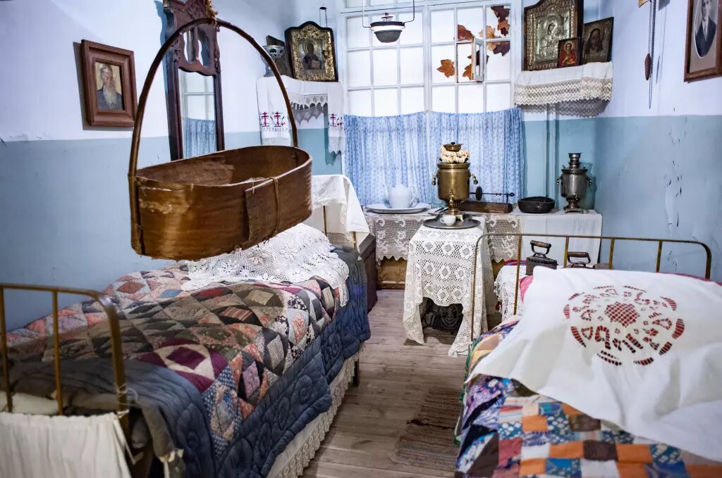 Интерьер комнаты в казарме, воссозданный в Орехово-Зуевском краеведческом музее