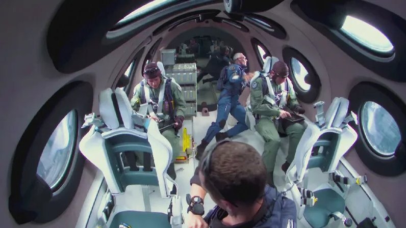 Туристы впервые отправились в суборбитальный полет