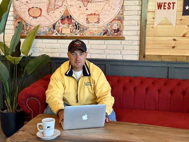 Город-порт, где родился и вырос, Роман очень любит. Путешествовать — обожает. Сейчас ему 45, живёт в Турции, занимается бизнесом онлайн по всему миру. Развивает свой инвестиционный фонд |©️Фото из личного архива Романа Абрамова 
