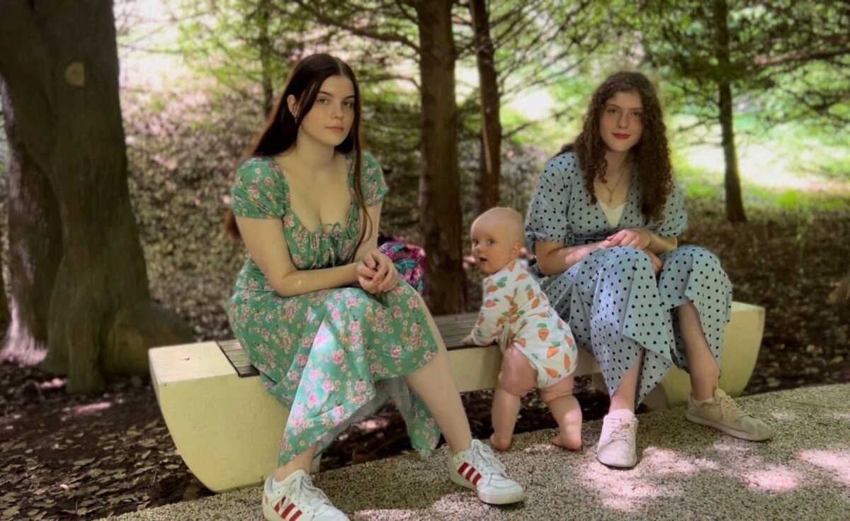 Малыш с сестрами. Фото: личный архив