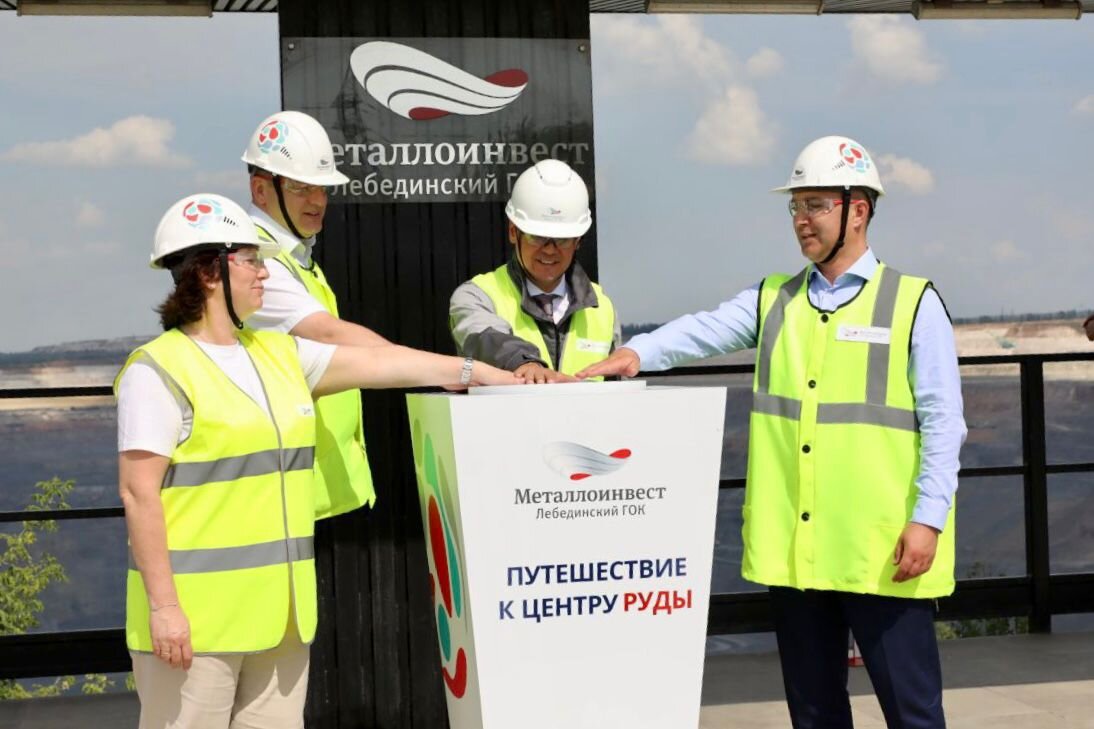 Юлия Мазанова, Андрей Милёхин, Ильдар Искаков и Михаил Лобазнов нажали на символическую кнопку запуска
Автор фото: Александр Белашов