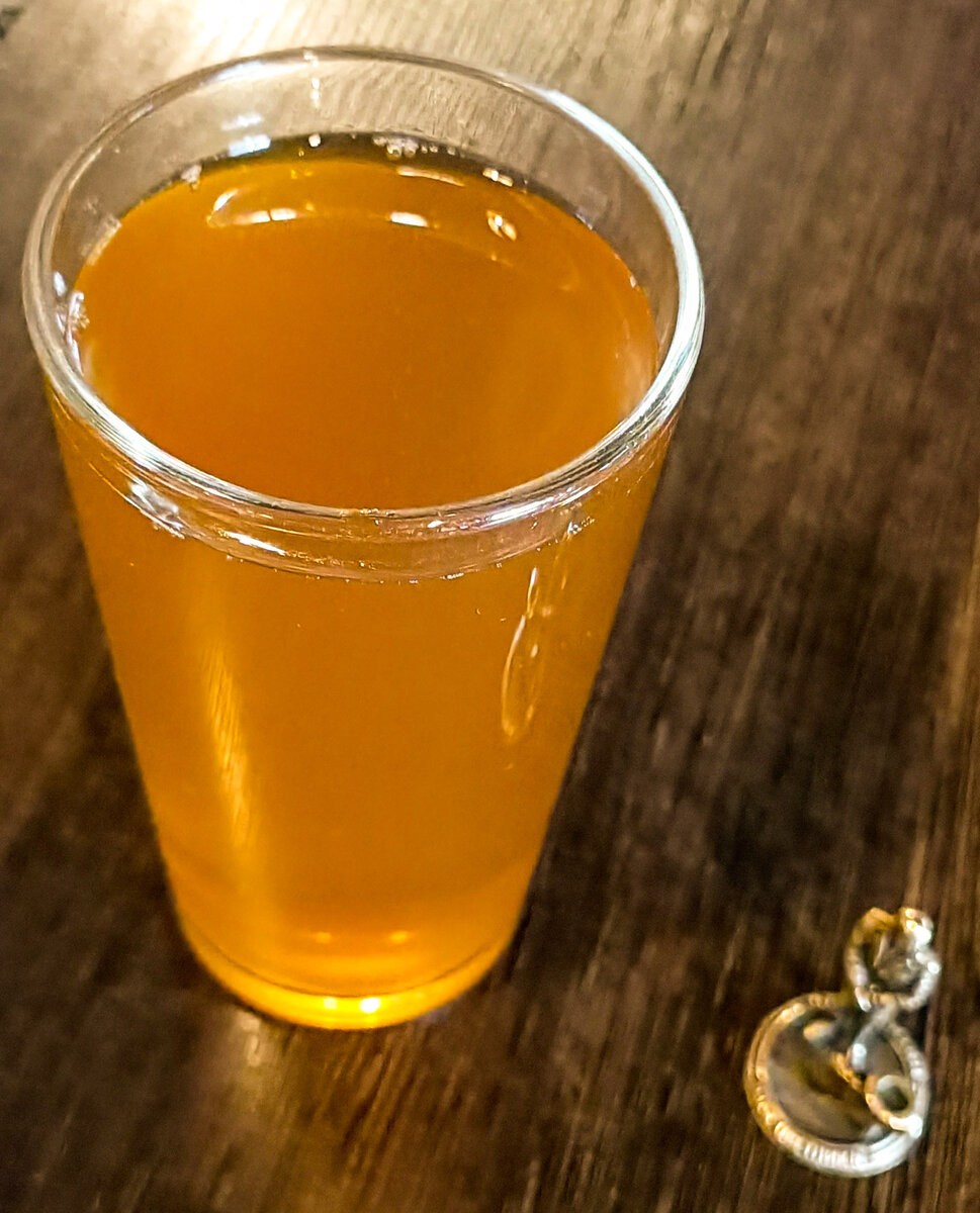 Обед в ресторане "Кардамон" под осуждающие трели из телевизора | Князь ...