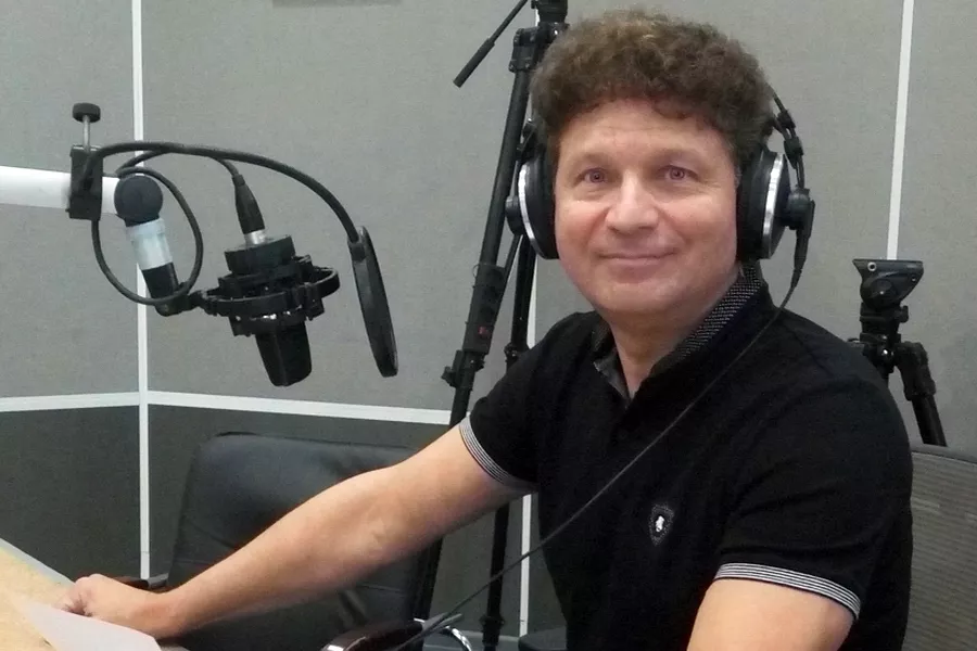 Сергей Минаев на работе
