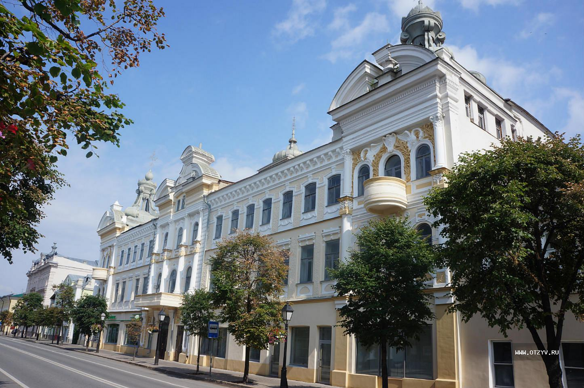 Чернояровский пассаж всегда остается в тени своего собрата - Александровского пассажа. Источник: Яндекс.Картинки