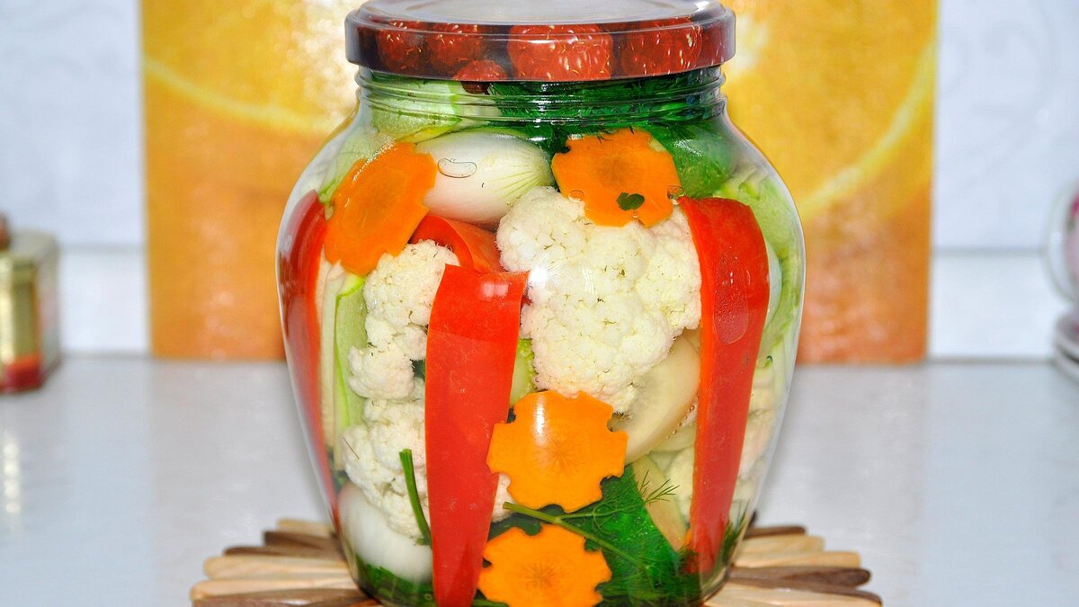 Овощное ассорти «огород в банке». Ассорти в банки. Овощное ассорти в банке. Ассорти в банки. Ассорти закатка.