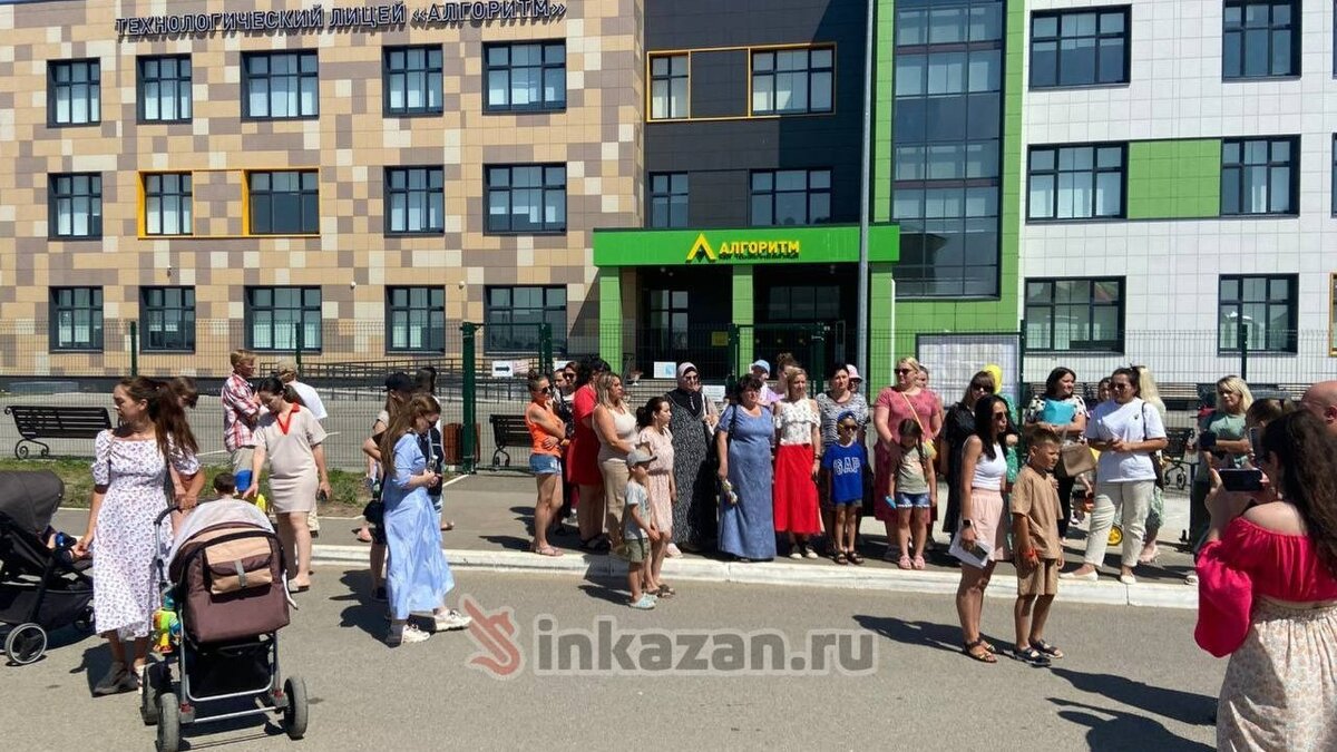     В Куюках дикая нехватка мест в единственном местном лицее «Алгоритм». Новый учебный год могут не начать около 700 детей, проживающих в поселке. Детали проблемы Inkazan узнал у жителей.
