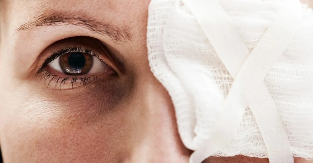 Нарушение работы органов зрения может быть спровоцировано как заболеванием, так и некоторыми причинами.