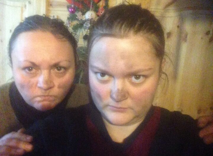 Холодные и чумазые от угля, не спавшие толком , несём вахту