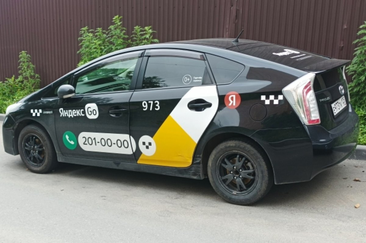    Работать, устроившись в фирму такси легально, – мечта большинства частных извозчиков.