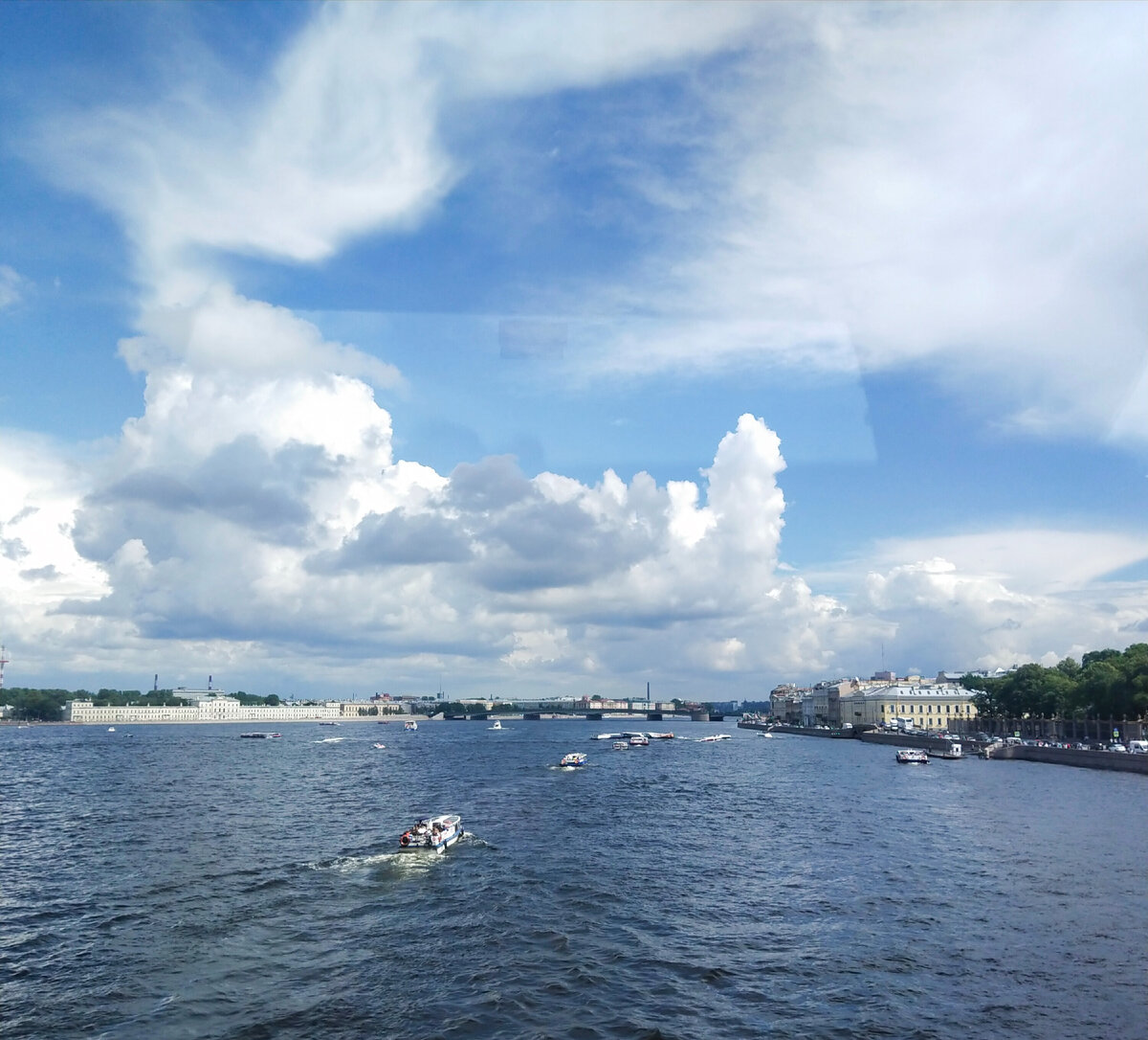 Листайте для создания настроения