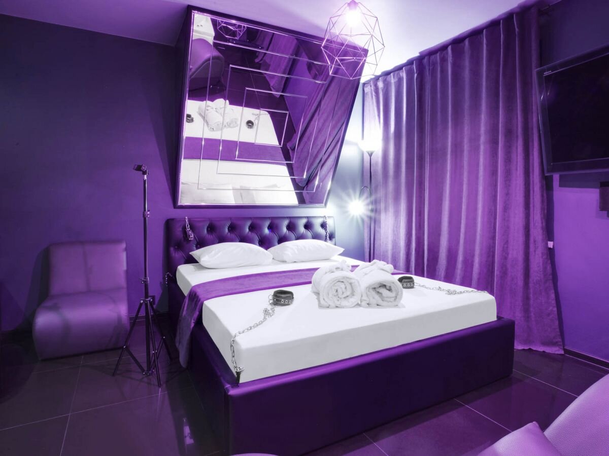 Номер "Классический" в отеле "Подушкин" на Комсомольском проспекте в Москве.