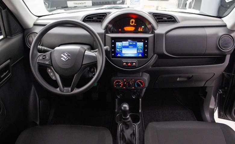     ...но водительское место у неё расположено на привычном для автомобилистов нашей страны месте