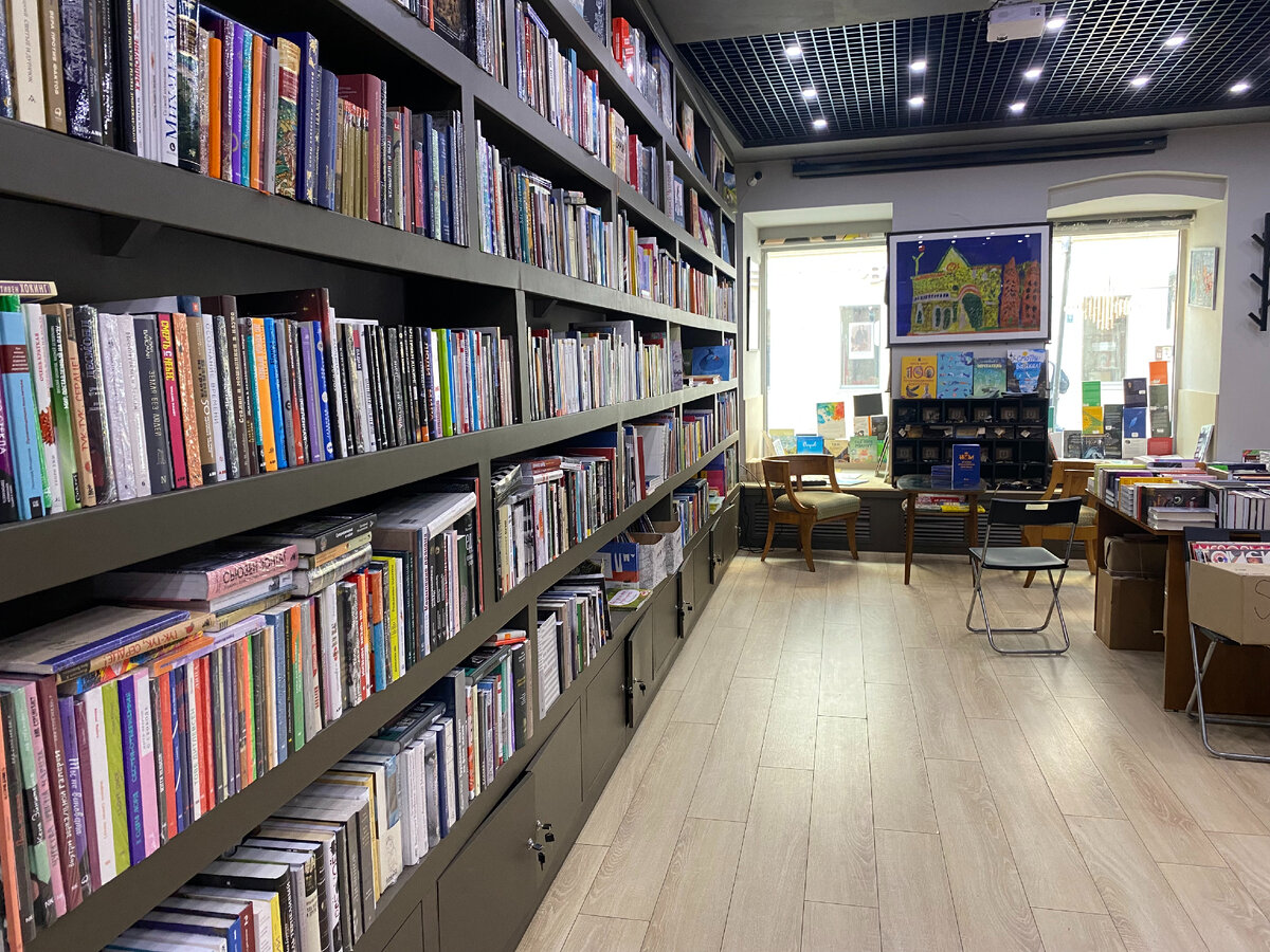 Самый большой книжный в москве 6 этажей