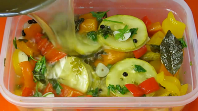 Кабачки у меня не задерживаются готовлю из них закуску: кабачки "особенные" Кабачки у меня не задерживаются готовлю из них закуску: кабачки "особенные"
