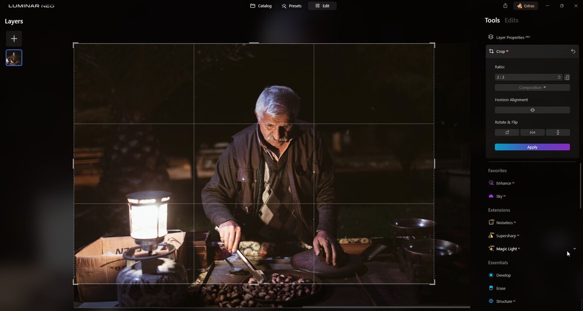    Даже у кадрирования есть искусственный интеллект — при нажатии кнопки Composition AI программа сама проанализирует и откадрирует снимок / Иллюстрация: Алиса Смирнова, Фотосклад.Эксперт
