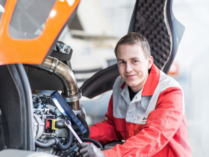 Мастер по ремонту моторов Deutz