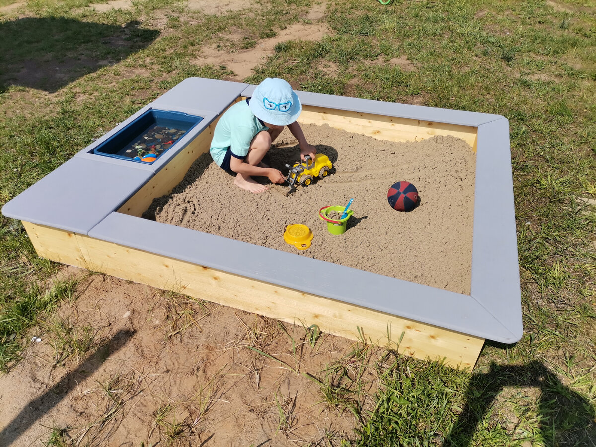 Покрывал льняным маслом, бортики-фасадная краска три слоя. 