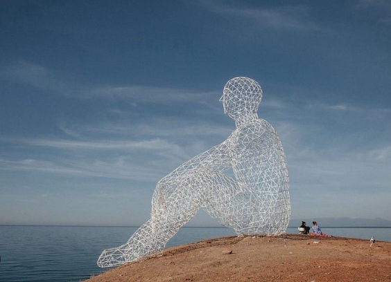 Арт объект.Фото из интернета в сводном доступе