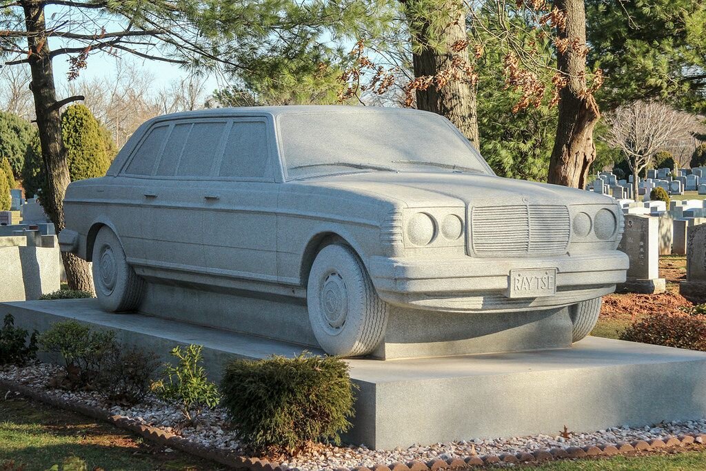 Автомобиль из камня