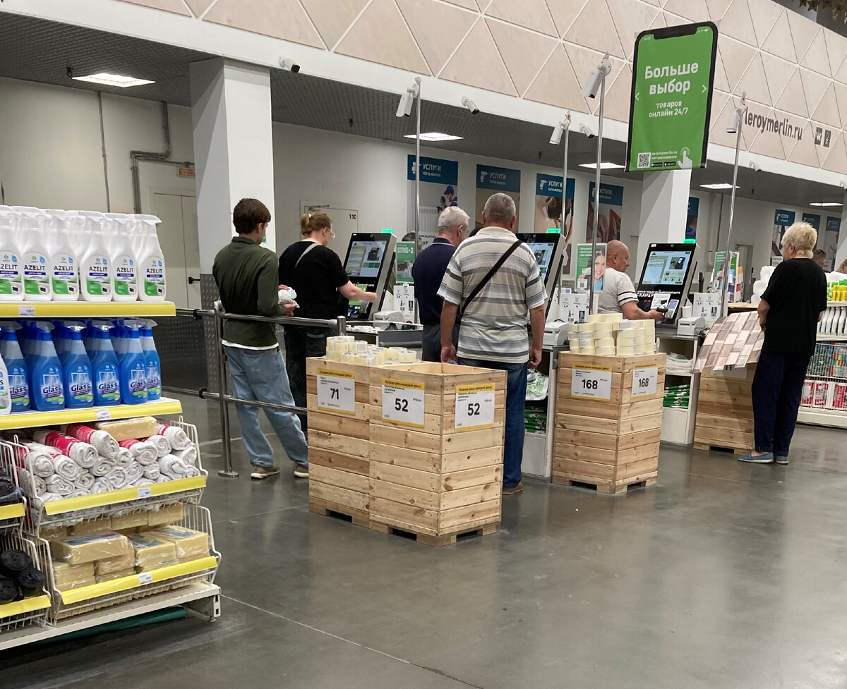 Кассы самообслуживания. Никакого столпотворения.