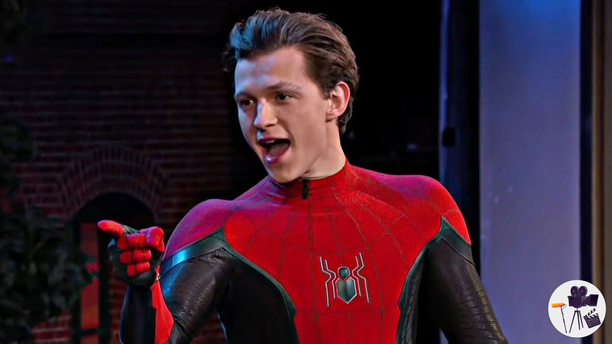 Том Холланд в костюме человека-паука | КОРОТКИЙ МЕТР