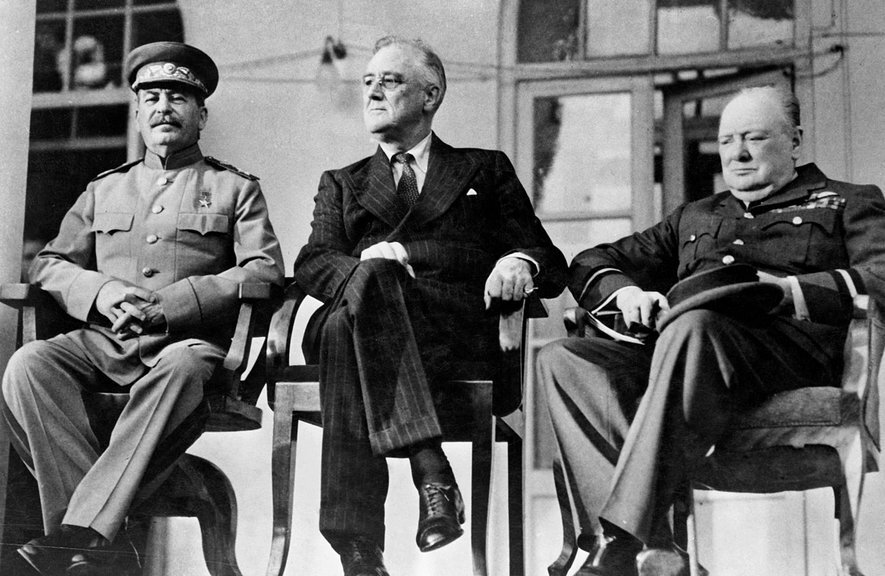 Сталин, Рузвельт и Черчилль во время конференции в Тегеране, 1943 год. Фото: commons.wikimedia.org