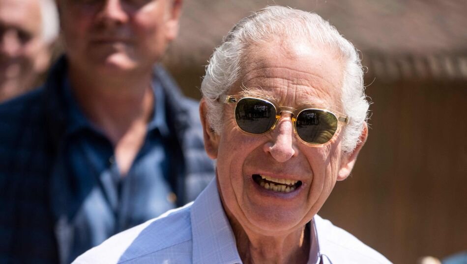 Счастливый Карл на родине предков.