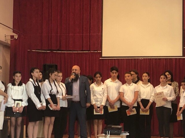 В связи с Международным днём русского языка в Степанакерте состоялся конкурс чтецов. Фоторяд