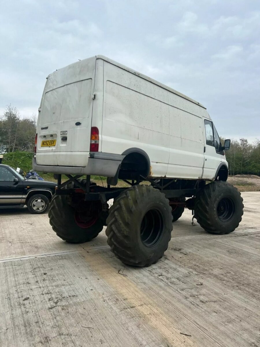 Списанный фургон Ford Transit превратился в дикий биг-фут | Автокультура  CARAKOOM | Дзен