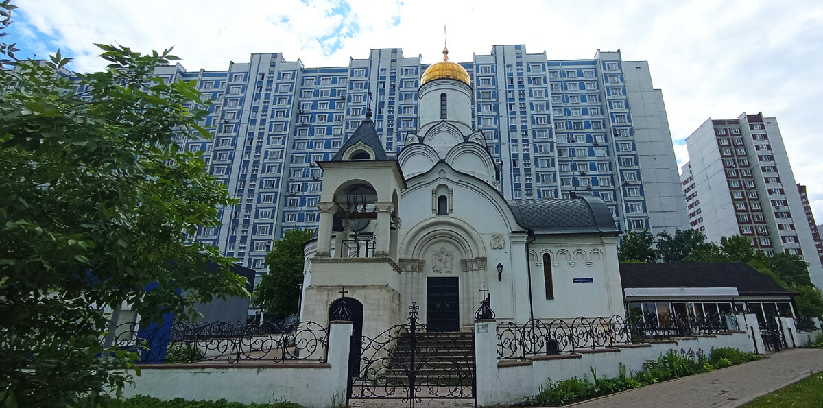 Храм священномученика Владимира, митрополита Киевского и Галицкого в Свиблове, Новый Берингов проезд.