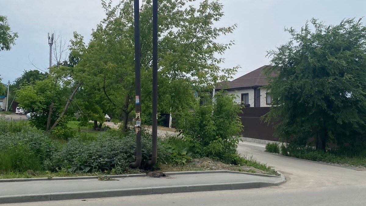     Опору теплотрассы, которая утром 8 июня насторожила жителей Приморья, снесли за считанные часы. Сейчас подрядчик готовится к установке новой конструкции.