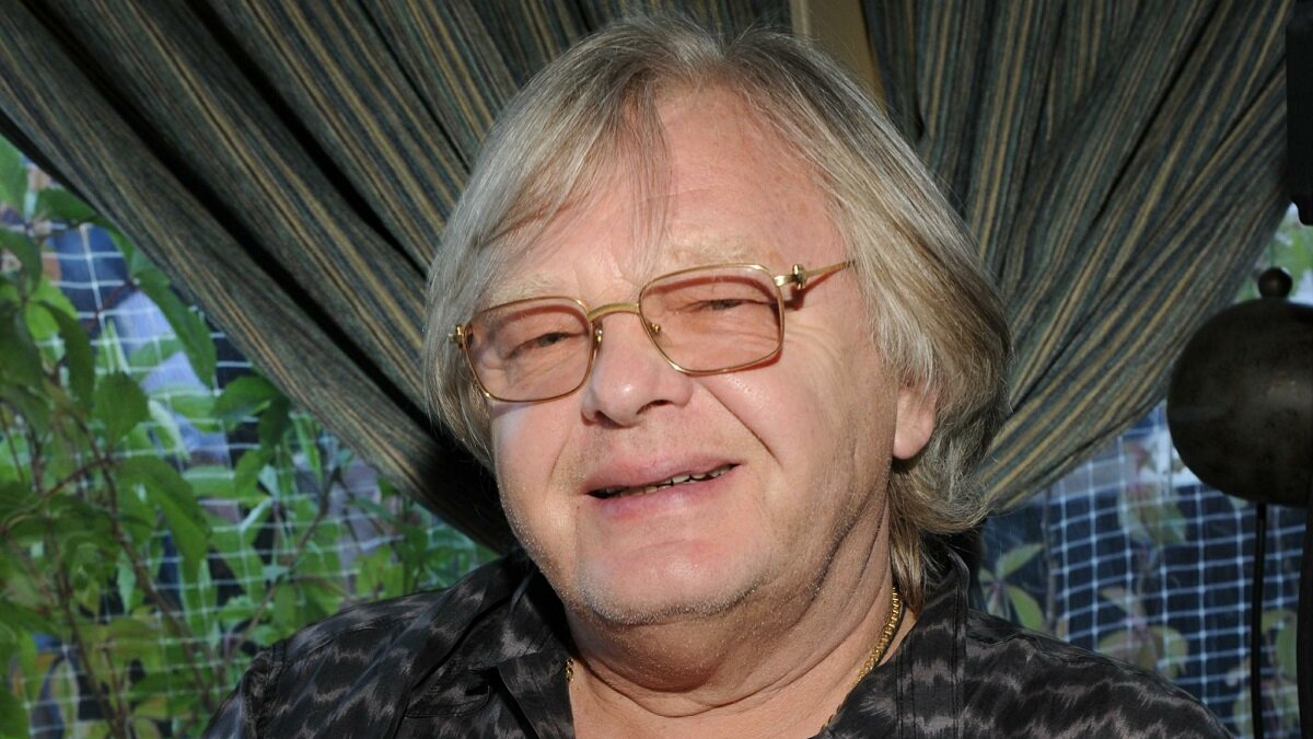    Юрий Антонов