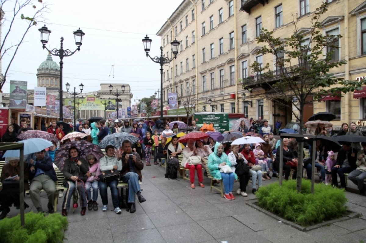    Девятый сезон Книжных аллей открывается на Малой Конюшенной 9 июня