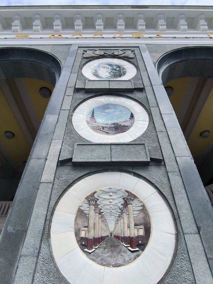 Для реставрации медальонов необходимо было воссоздать технологию их изготовления. Фото автора.