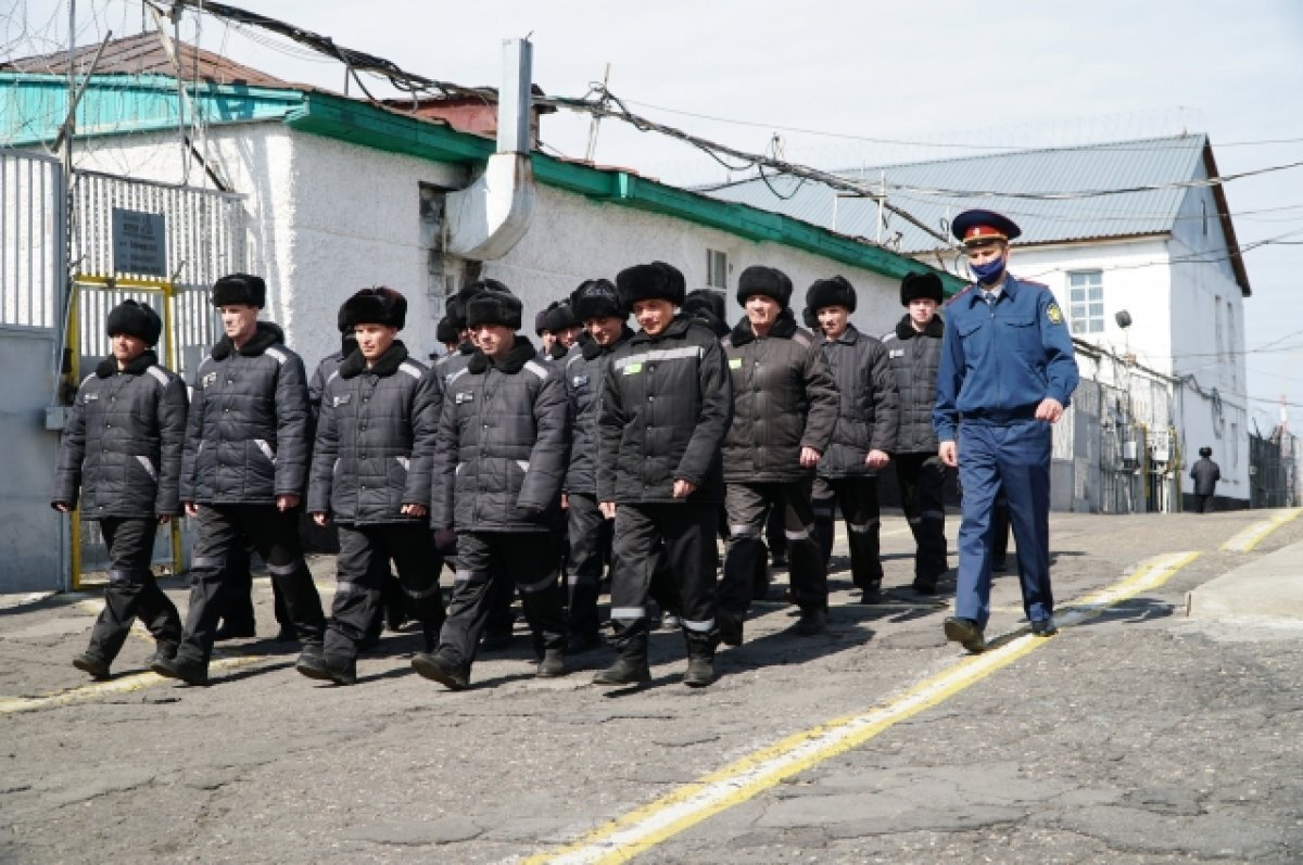    Отношения с осужденными напоминают шахматы: кто кого переиграет.