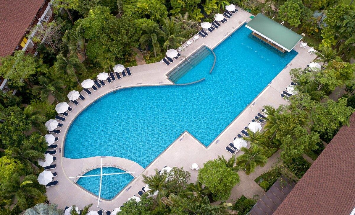 Karon resort phuket. Глоу мира Карон Бич.