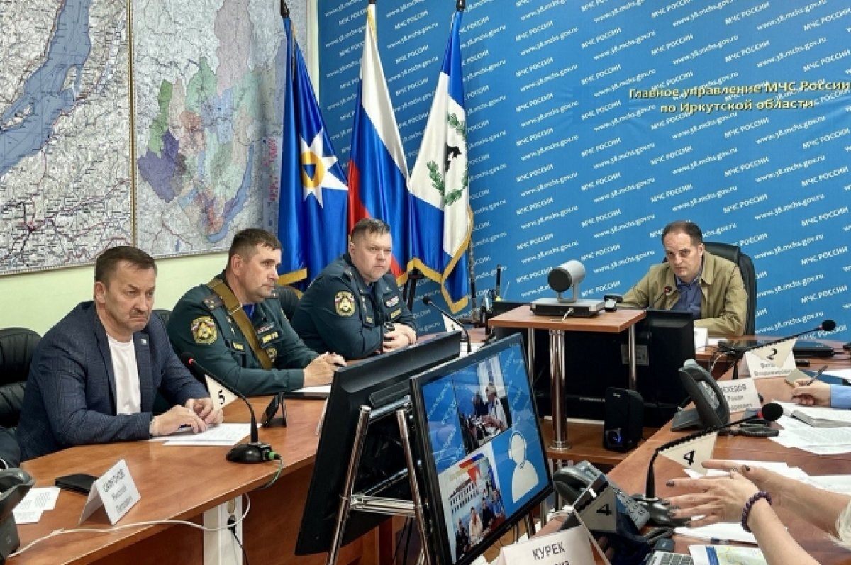    На месте разлива топлива на реке Лена в Иркутской области взяли пробы воды