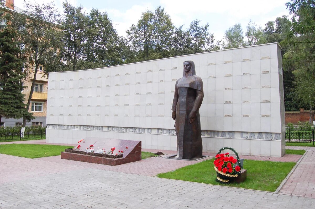 Тула город герой великой. Тула город герой. Звезда города героя Тула. Тула город герой фотографии.