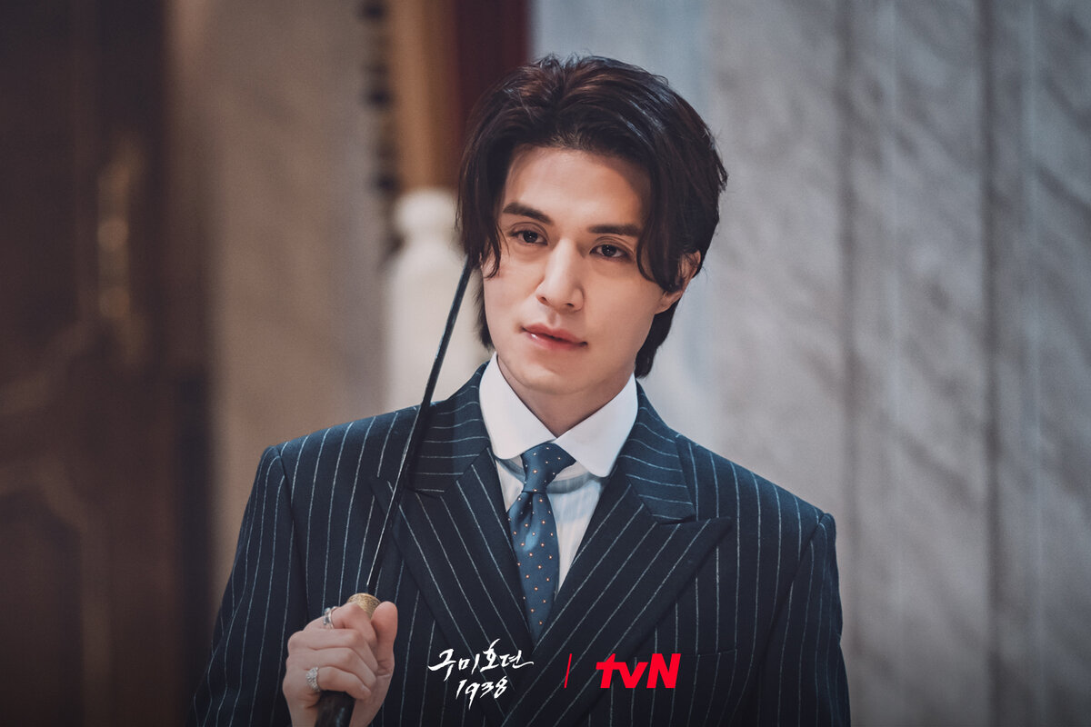 Кадр из дорамы "Сказание о Кумихо 1938" Девятихвостый лис Ли Ён (актер Ли Дон Ук)