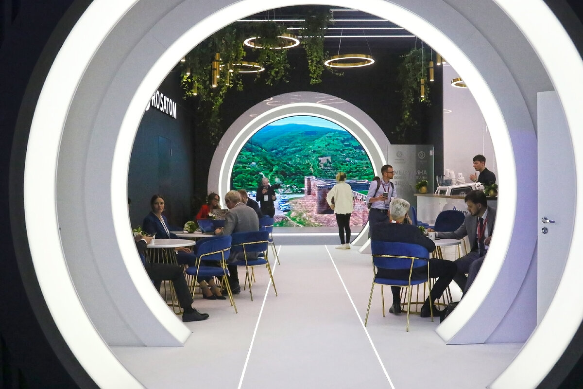 Фото с площадок ПМЭФ 2023